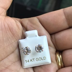 14k yellow gold 6mm White round cut cz w screwback